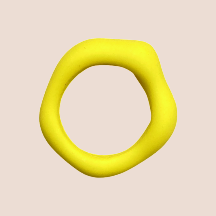 Gul färgglad smycke ring i plast från BOB-C