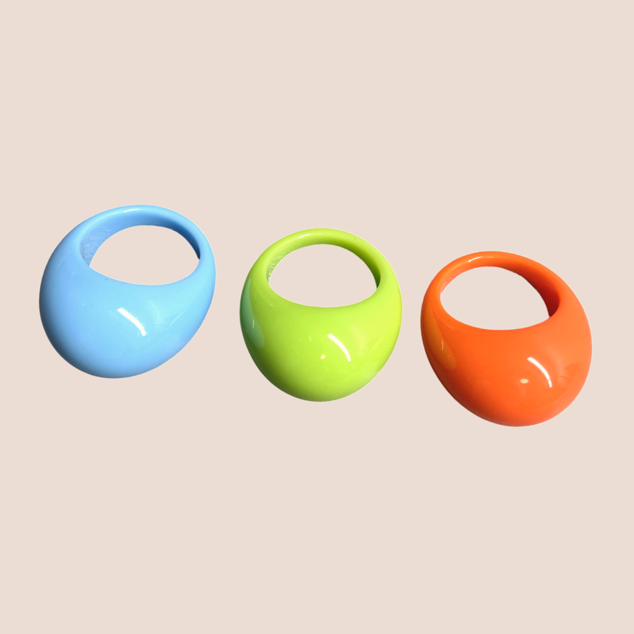 Stor färgglad blå ring | Chunky plastringar online | BOB-C - BOB-C |  Plastringar online | Köp hartsring