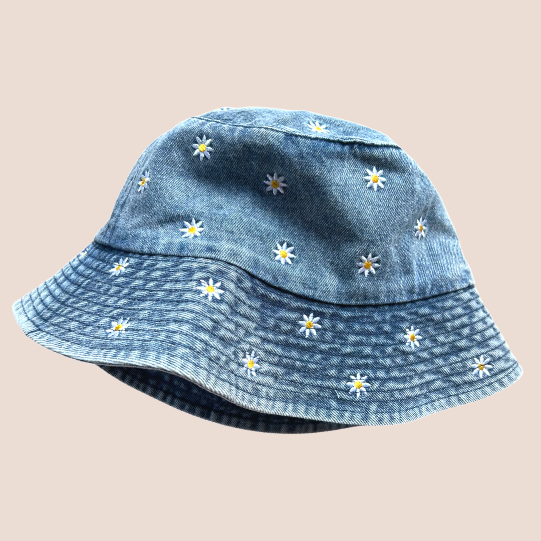 THE Buckethat i jeans #blommor