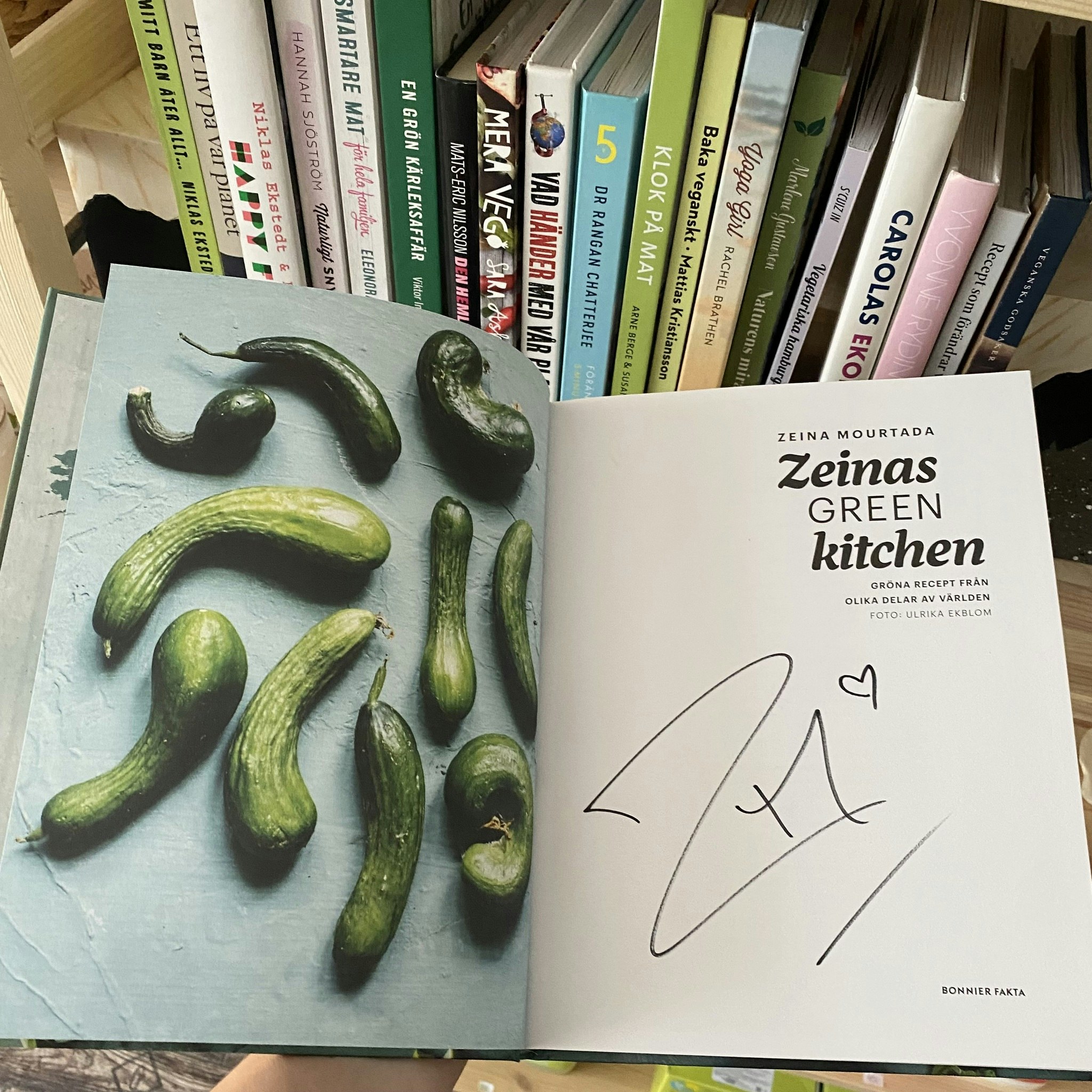 Zeina Green Kitchen - SIGNERAD!