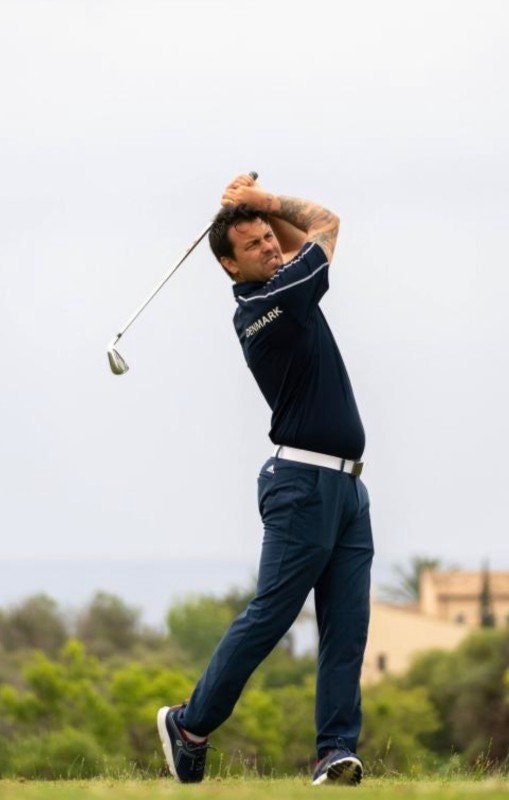 Vi sponsrar Nicolai med Golfhandskar