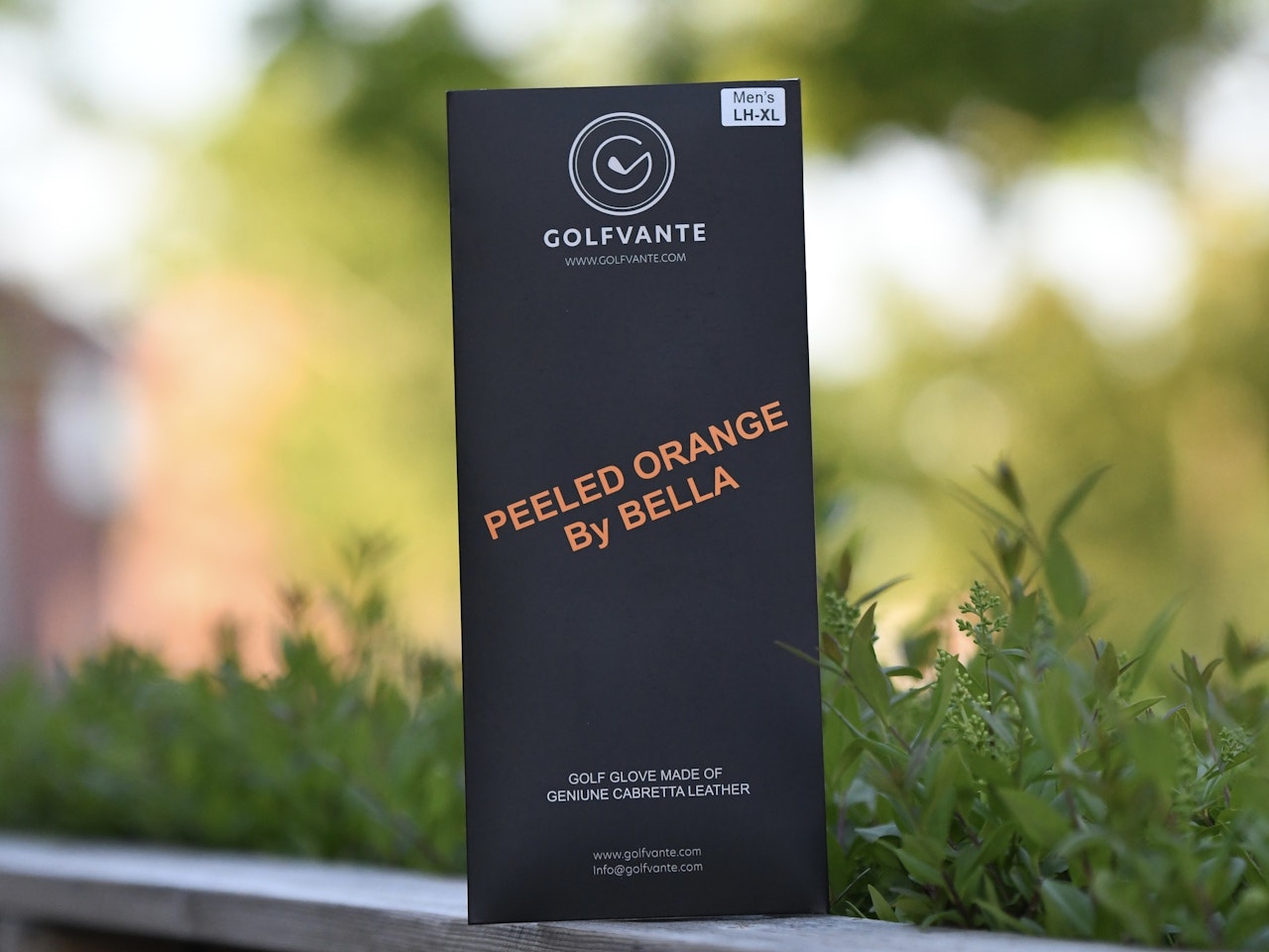Upptäck den exklusiva golfhandsken Peeled Orange By Bella, skapad i samarbete med en av våra kunder. Med vårt innovativa "by You"-koncept får du möjligheten att skapa din egen unika golfhandske som ma
