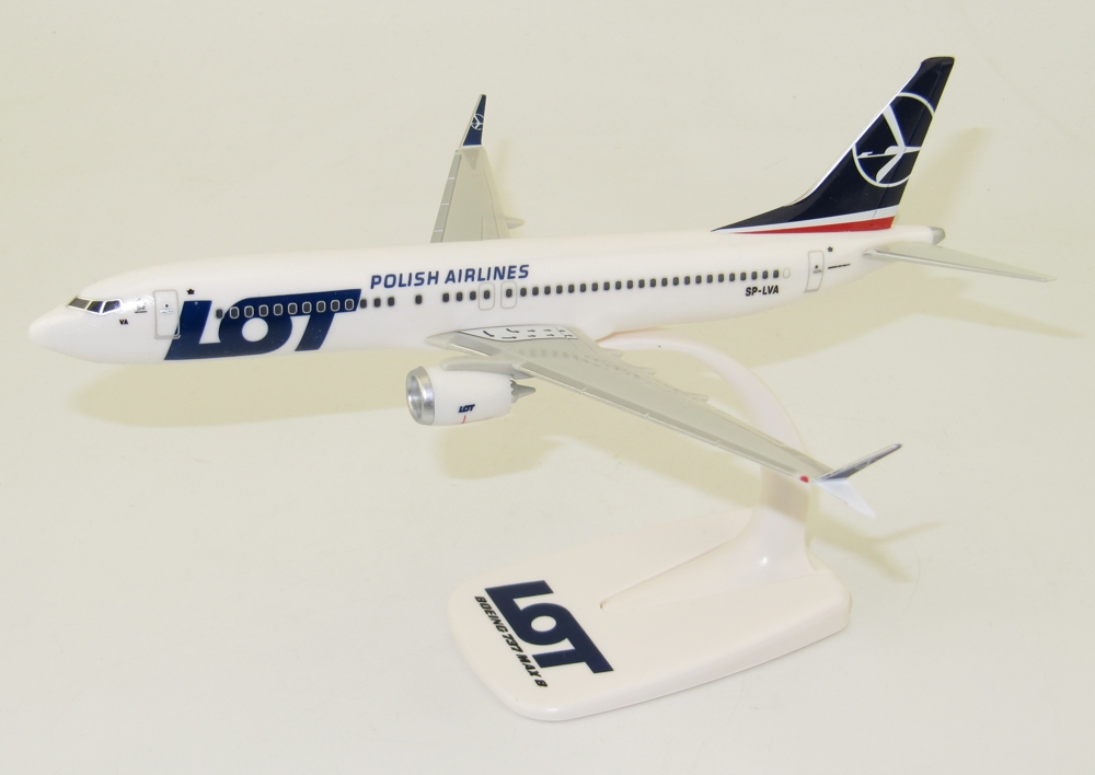 LOT Polish Airlines - Boeing B737 MAX 8