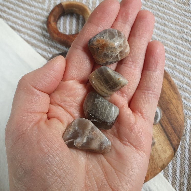 Trumlad Svart Månsten 5-9 g XS