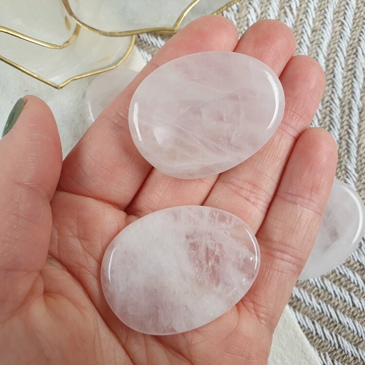 No worry stone av Rosenkvarts