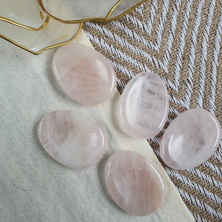 No worry stone av Rosenkvarts
