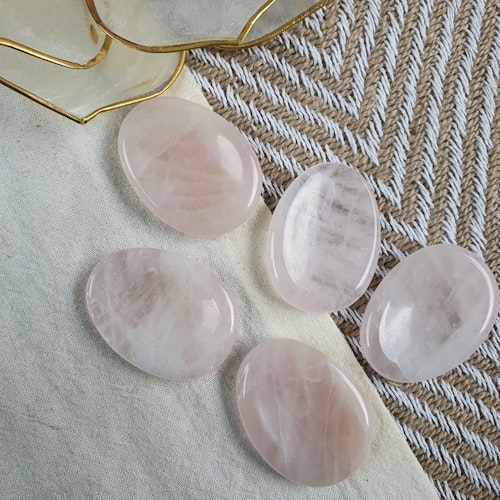 No worry stone av Rosenkvarts