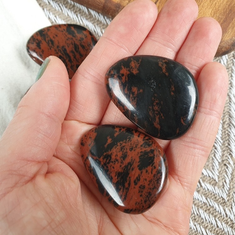 Handsten av Mahogny Obsidian