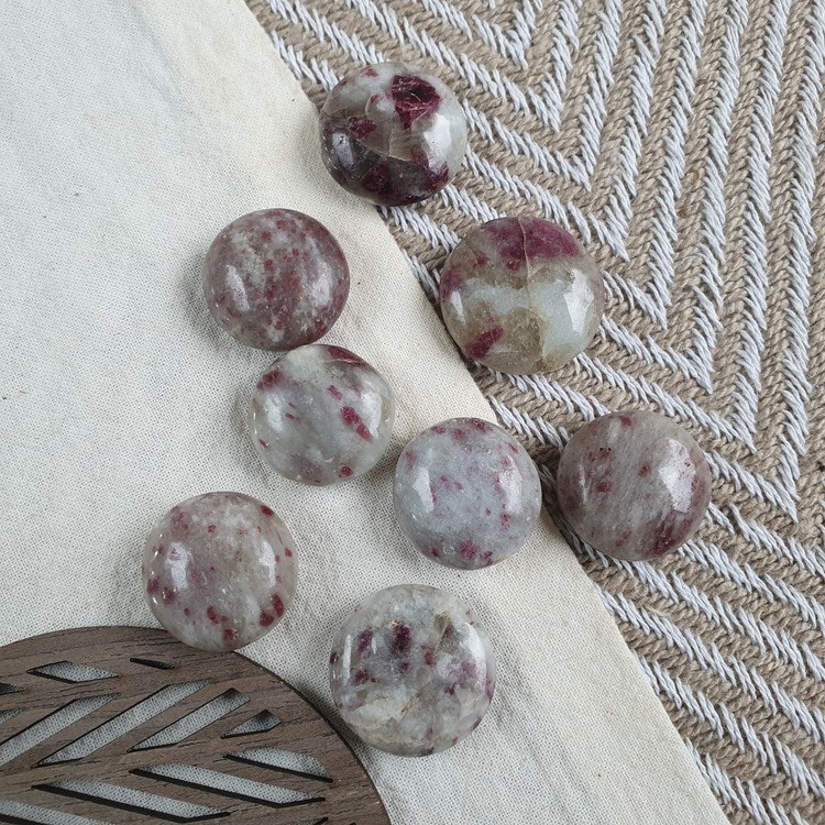 Liten rund, platt Rubellite