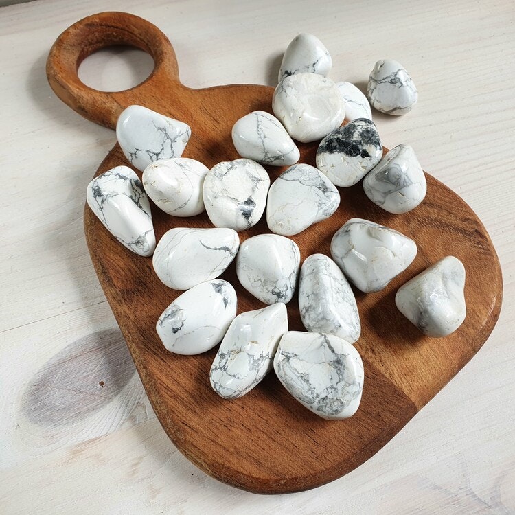 Trumlad Howlite 10-15 g S