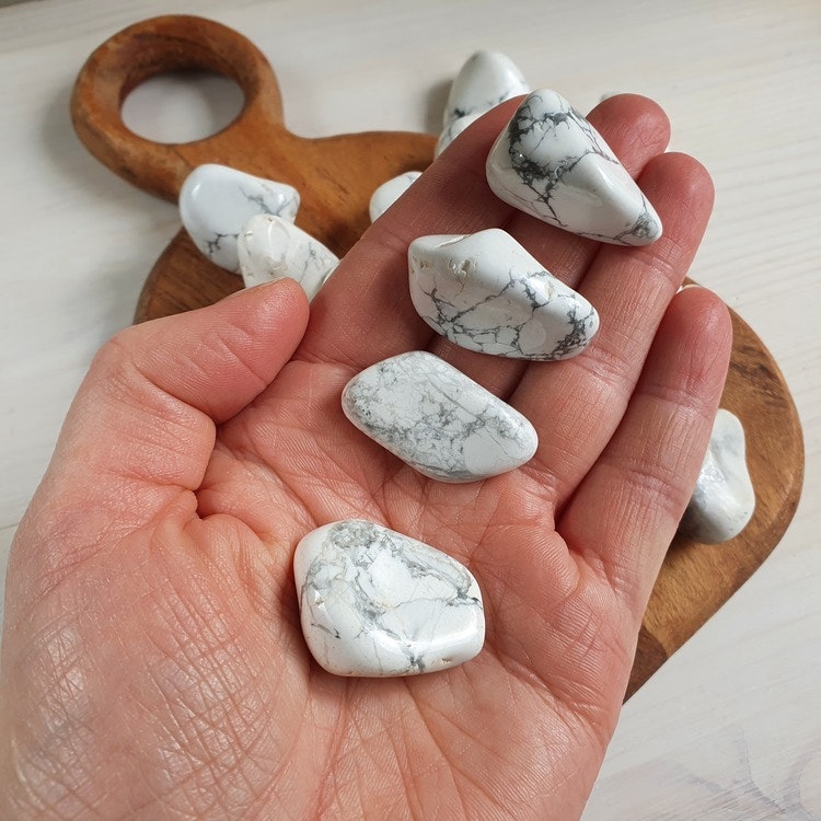 Trumlad Howlite 10-15 g S