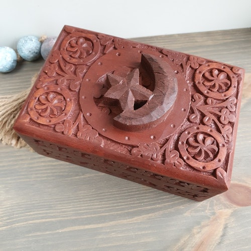 Ask i trä, Måne 15x10x6 cm
