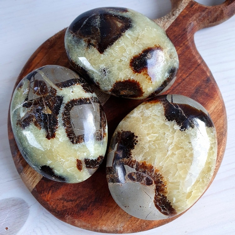Septarian Pebble 115-120 g