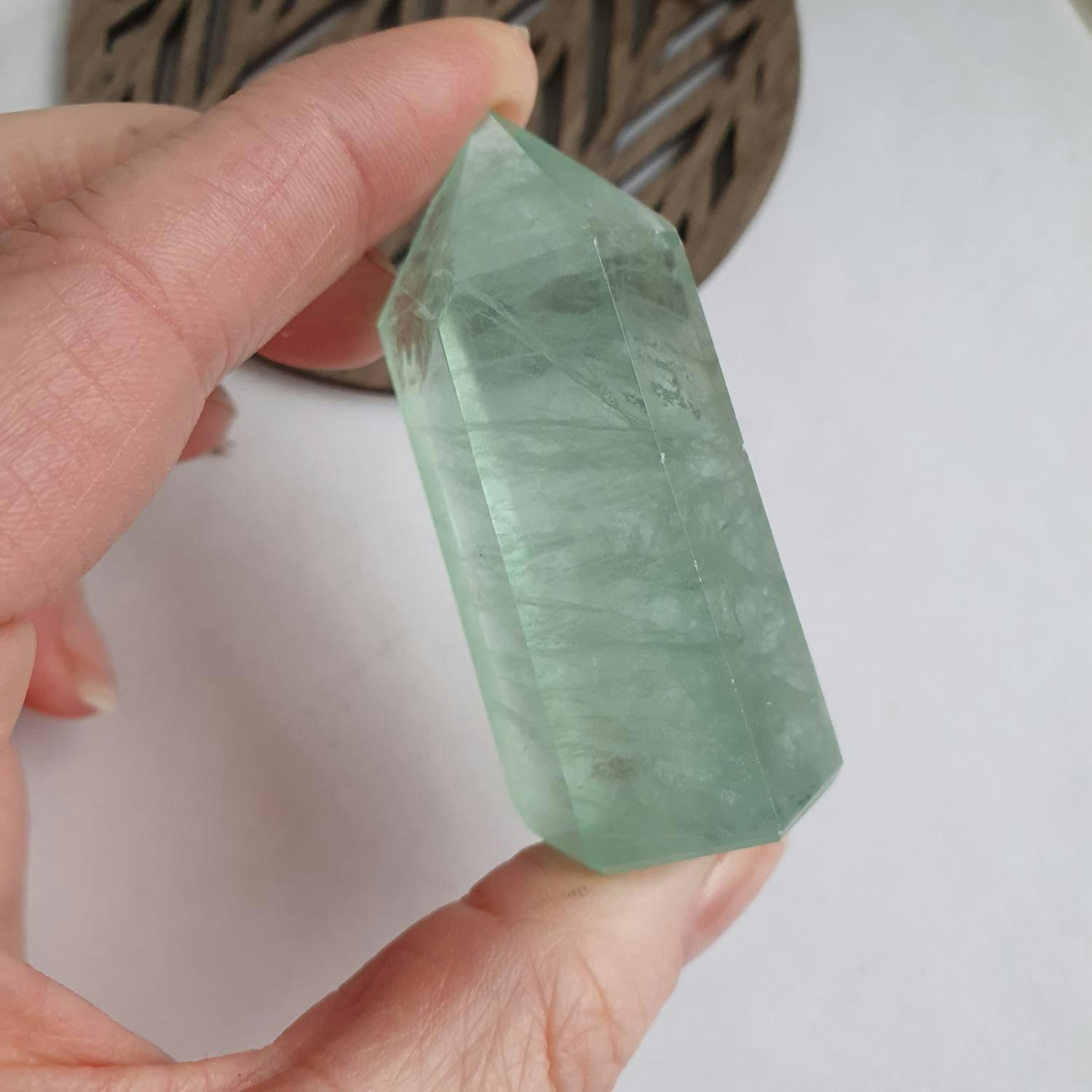 Spets av grön Fluorit 71g, ca 7,5 cm. Detta ex
