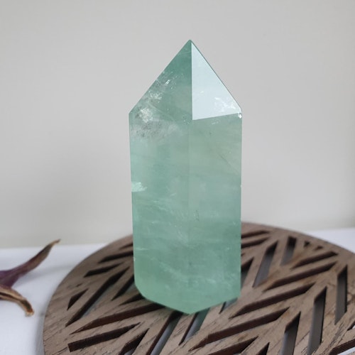 Spets av grön Fluorit 71g, ca 7,5 cm. Detta ex