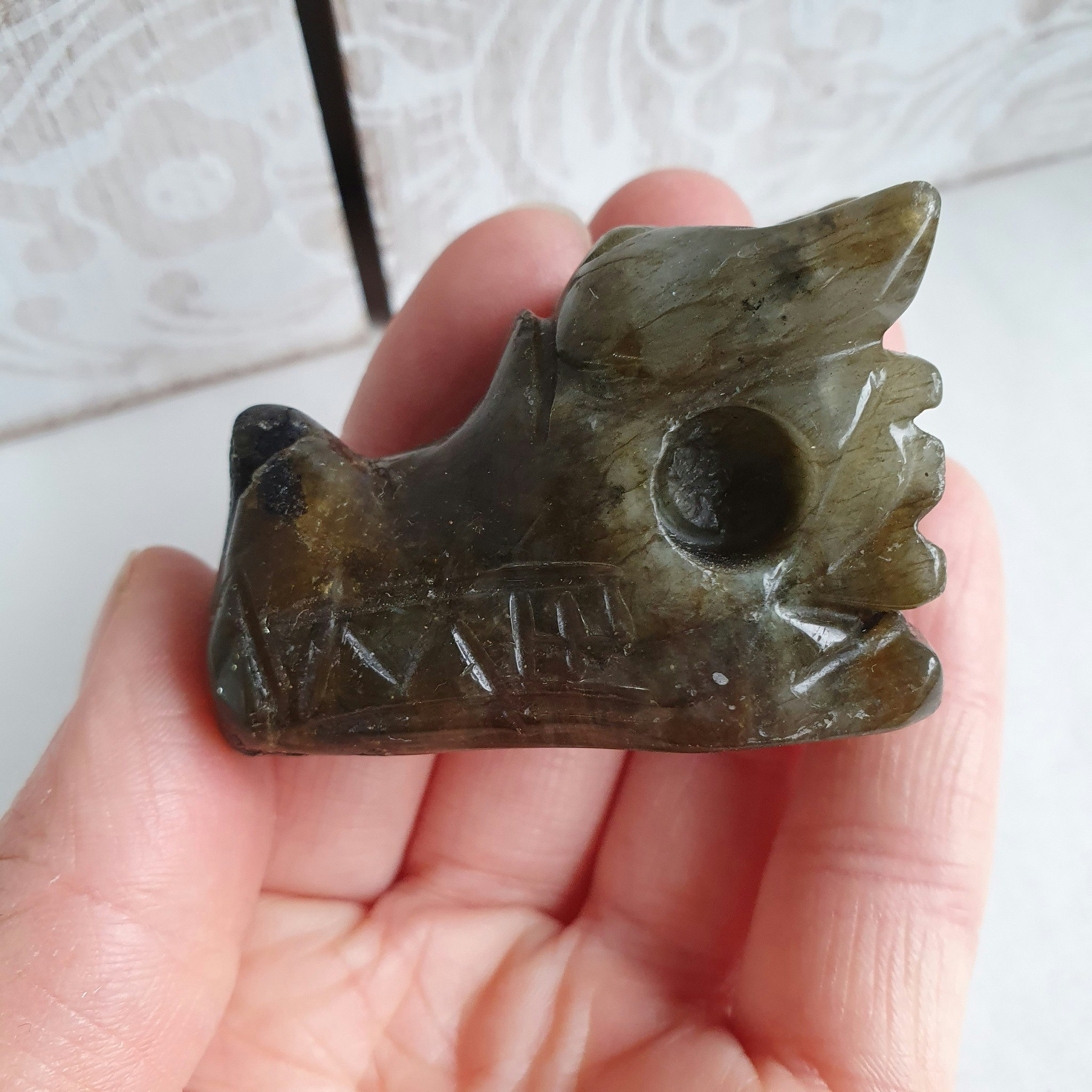 Drakhuvud av Labradorit  4,5cm. Detta ex