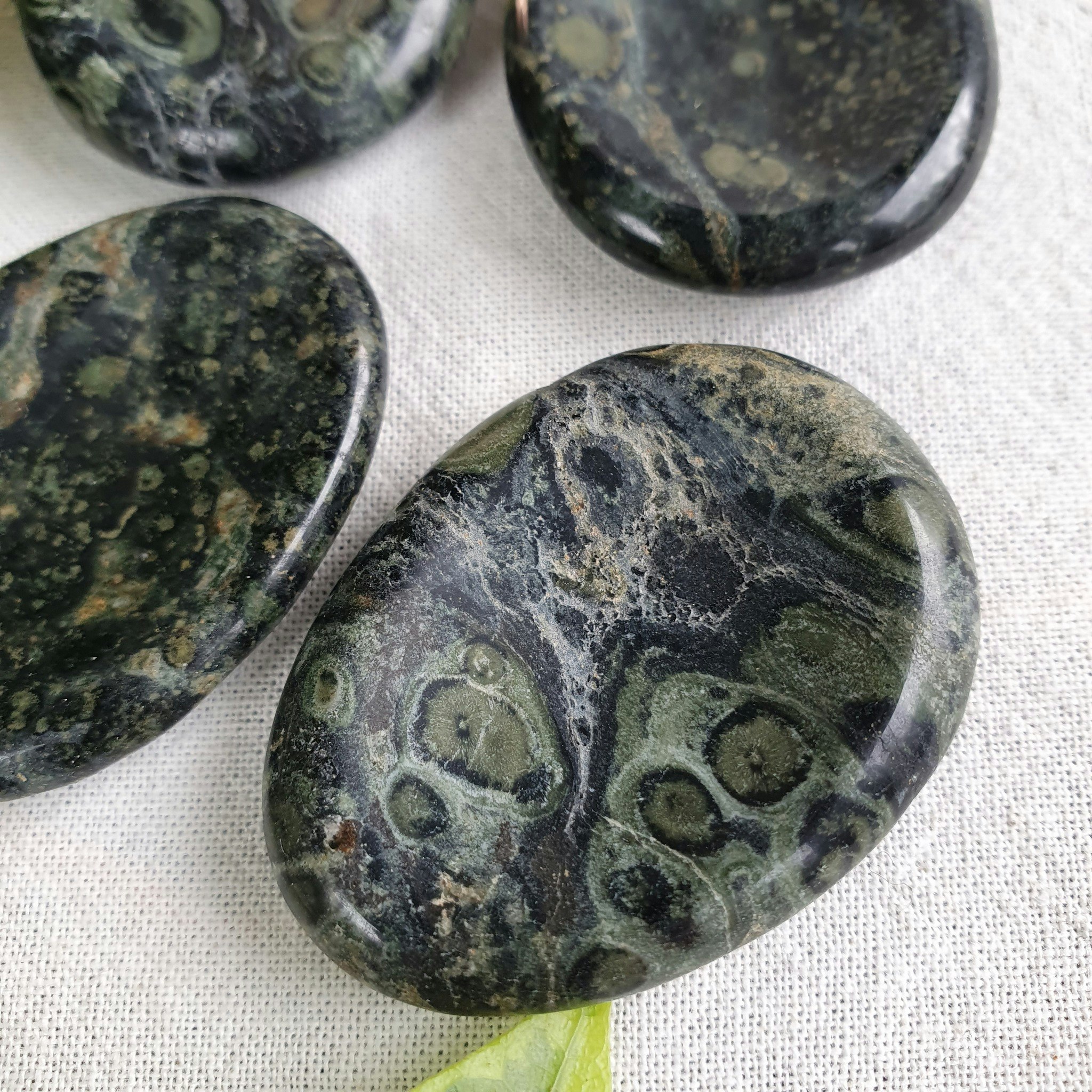 No worry stone av Kambaba Jaspis