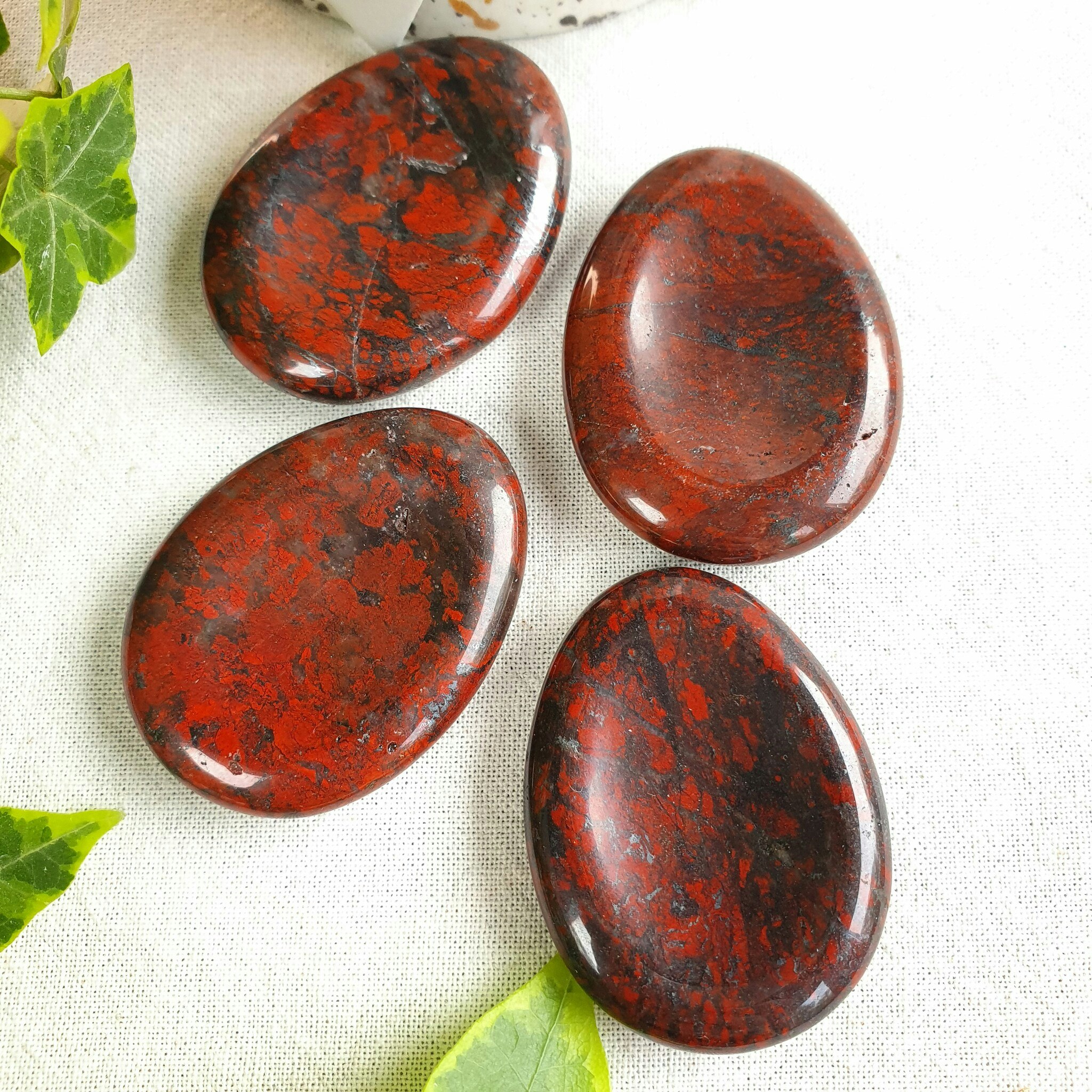 No worry stone av Brecci Jaspis