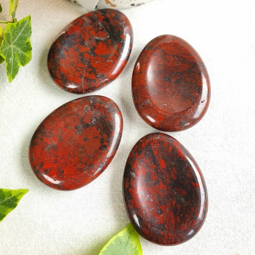 No worry stone av Brecci Jaspis