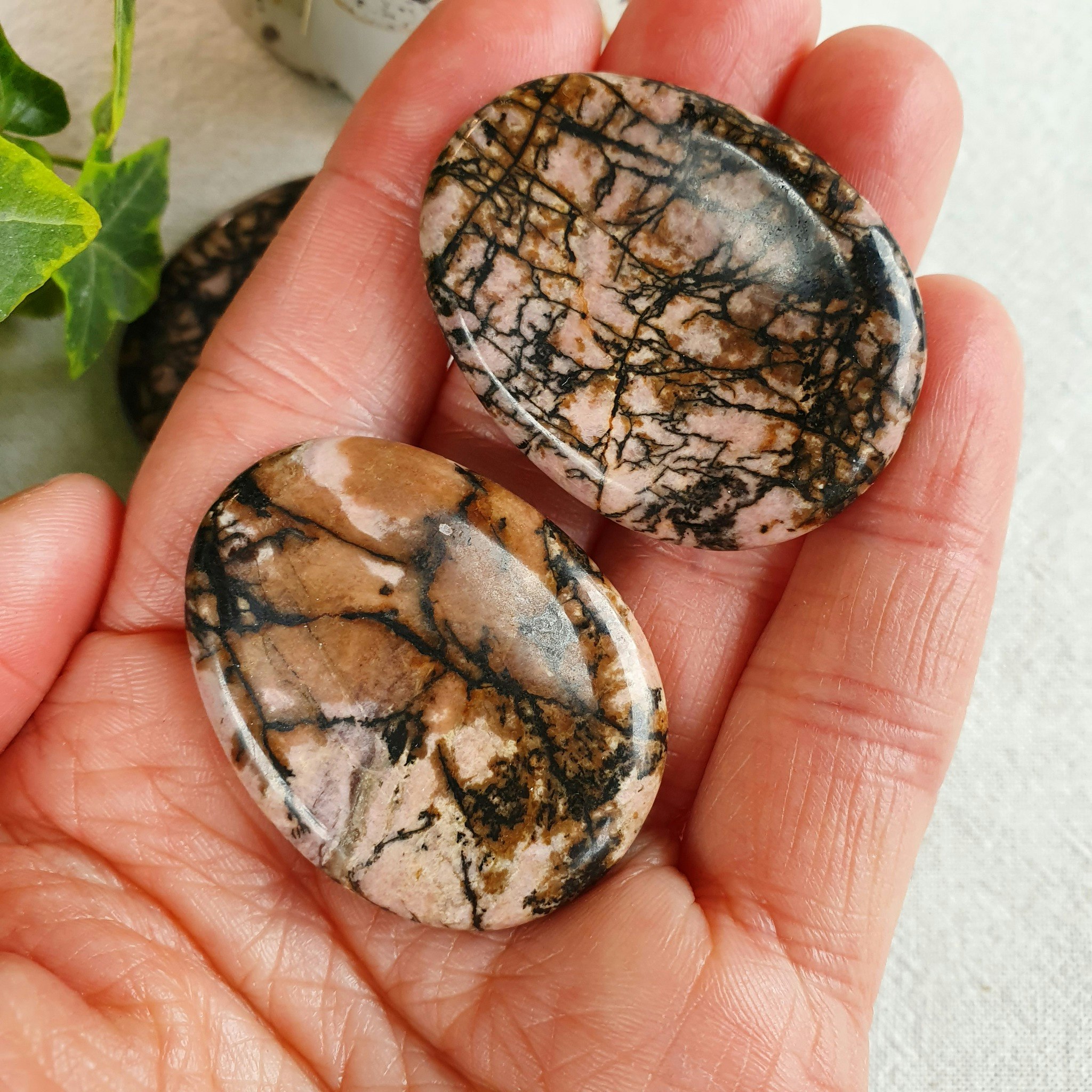 No worry stone av Rodonit