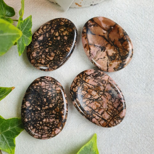 No worry stone av Rodonit