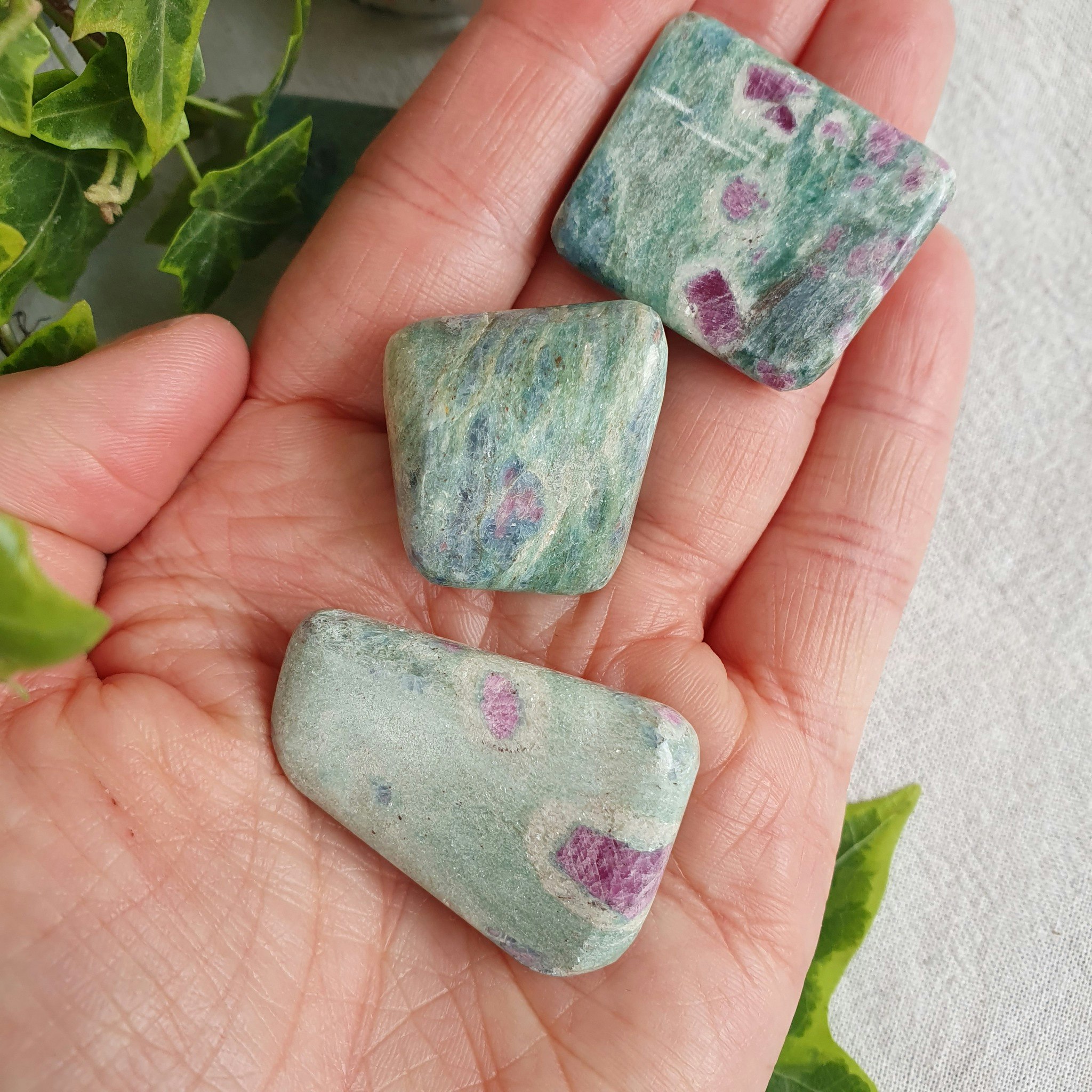 Trumlad Rubin i Fuchsite 16-23 g M