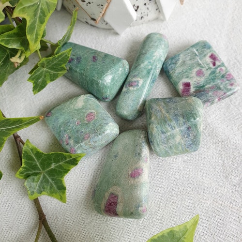 Trumlad Rubin i Fuchsite 16-23 g M