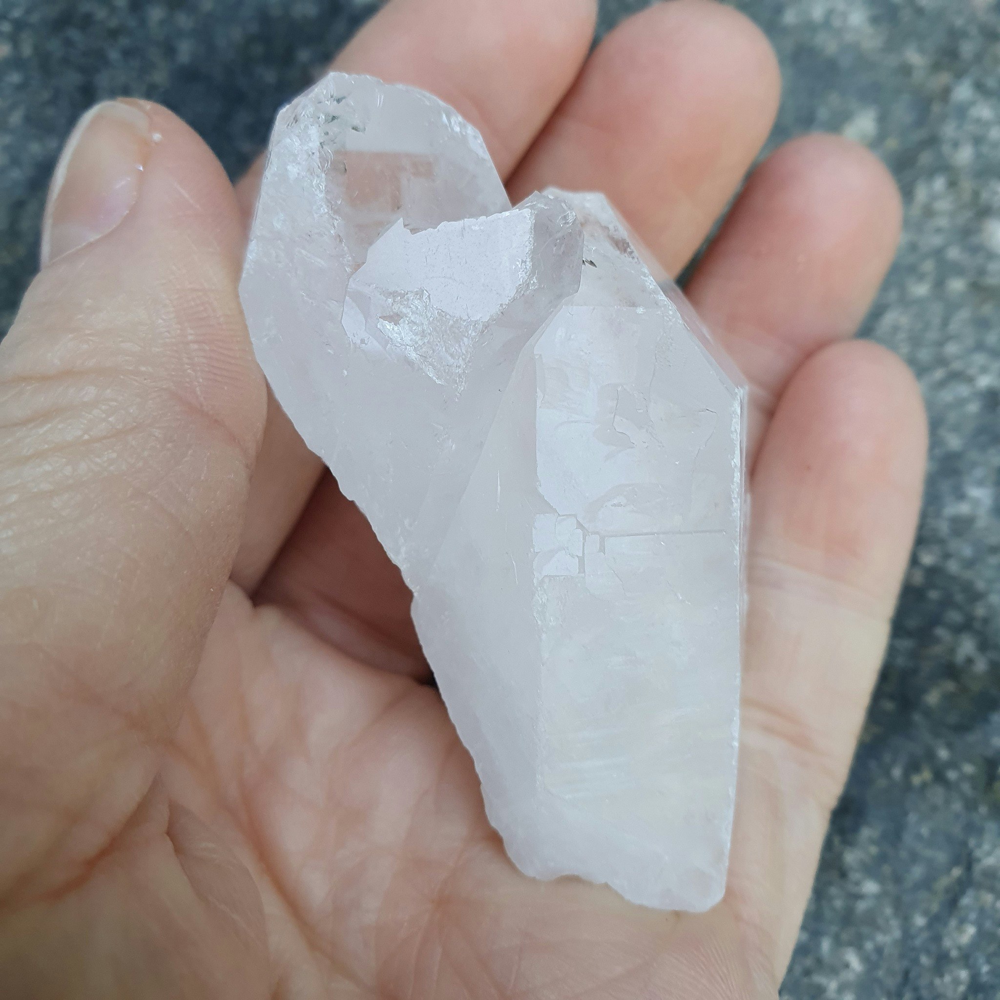 Rå Bergkristallspets dubbel, 65 g. Detta ex
