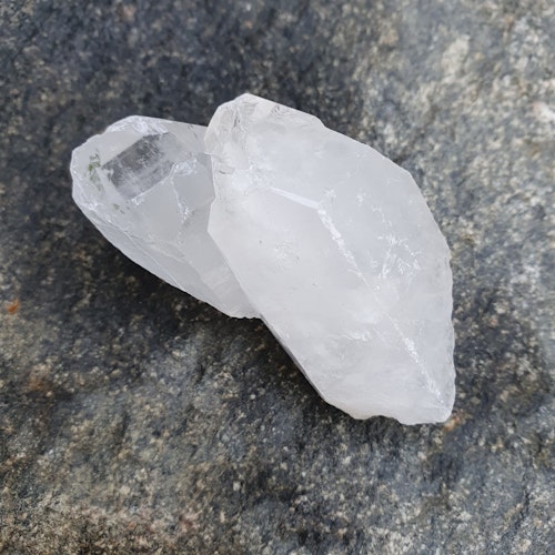 Rå Bergkristallspets dubbel, 65 g. Detta ex