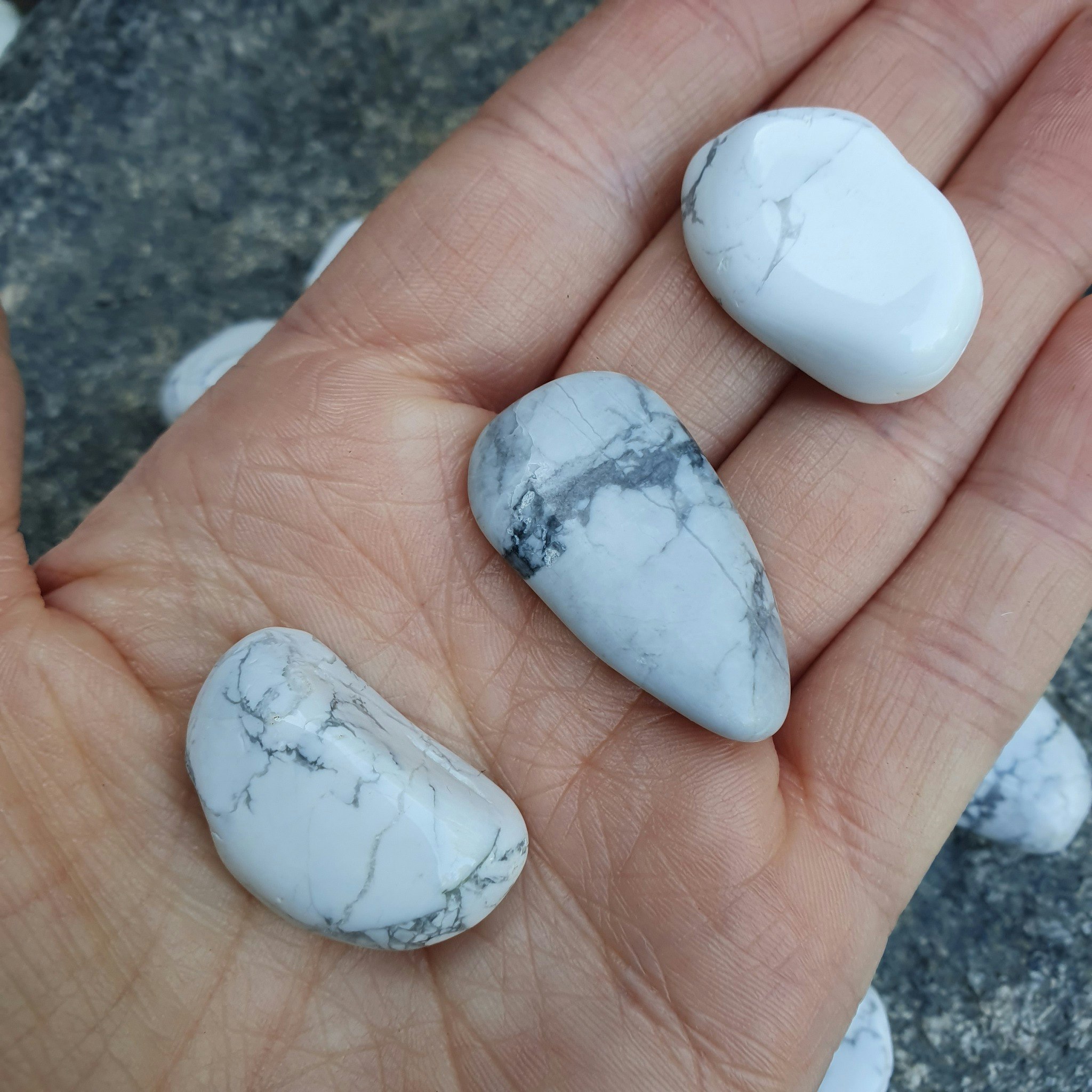Trumlad Howlite 5-9 g XS