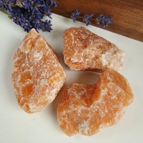 Rå Orange kalcit 41-50 g. Vi väljer