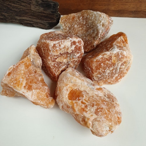 Rå Orange kalcit 61-80 g. Vi väljer