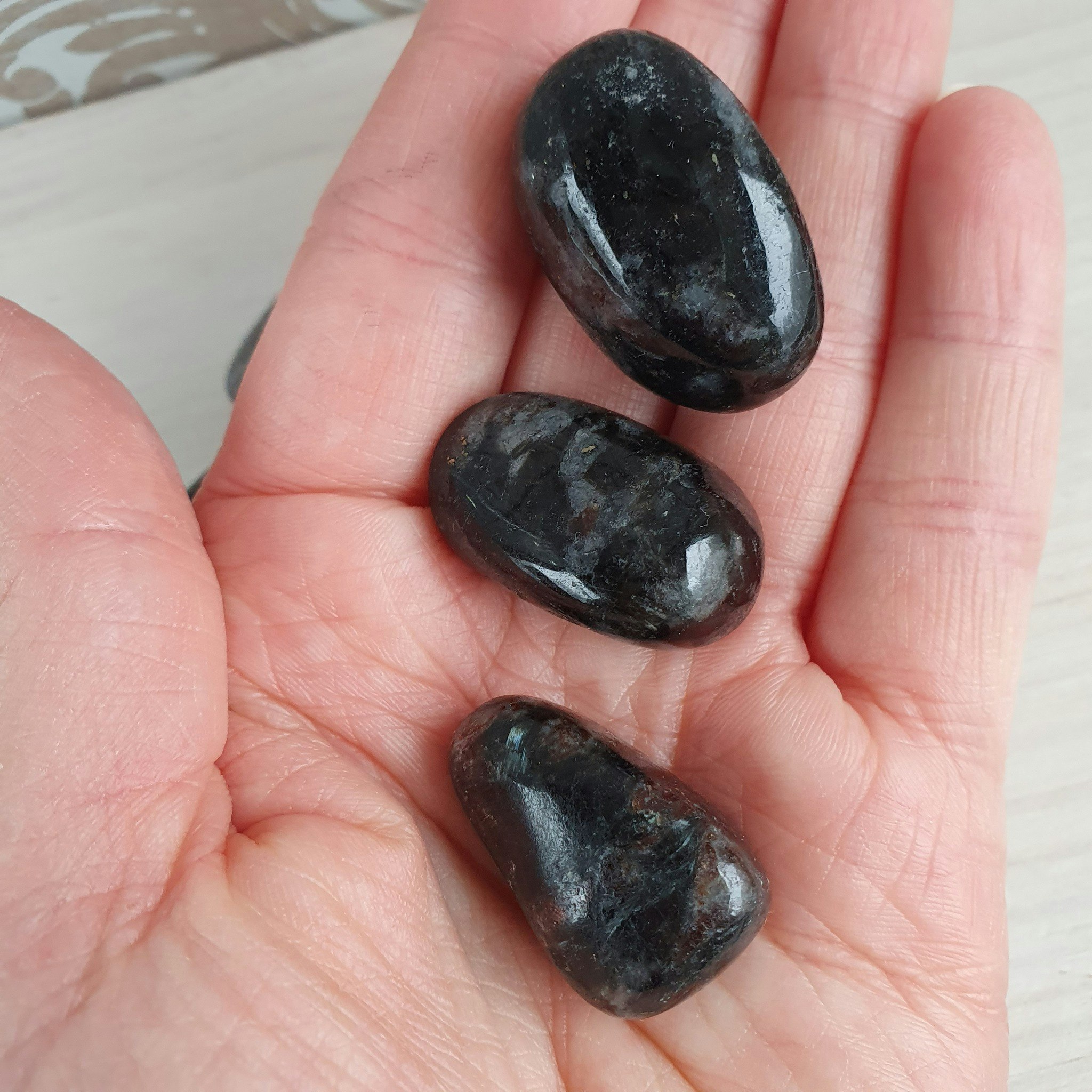 Trumlad Astrophyllite 10-15 g S. Vi väljer.