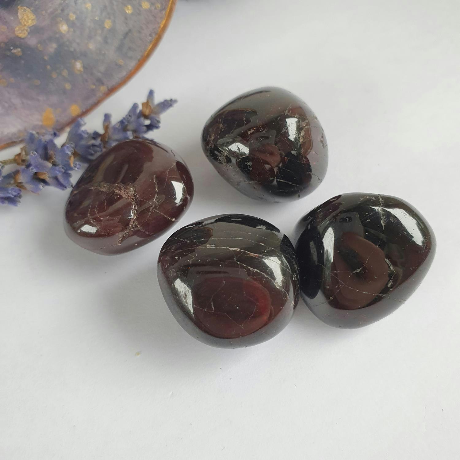 Trumlad Almandine Granat, 16-23 g M