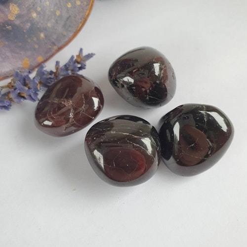 Trumlad Almandine Granat, 16-23 g M