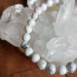 Armband med Howlite 19 cm