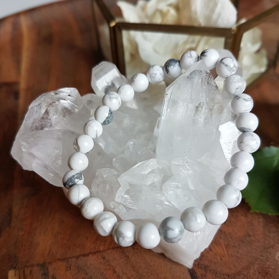 Armband med Howlite 19 cm