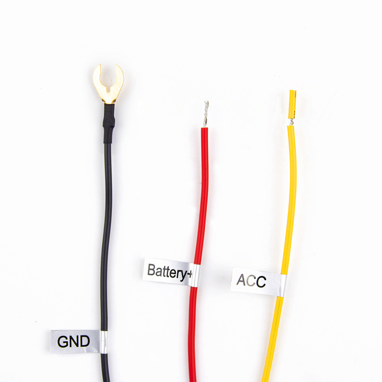 Svart kabel = Jord Röd kabel = Plus Gul kabel = ACC, strömkälla som går igång när tändningen är igång