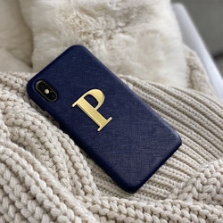 Navy met metalen letter