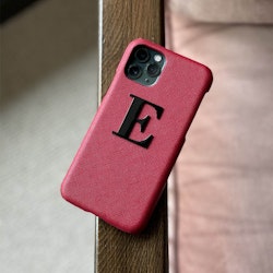 Red met metalen letter