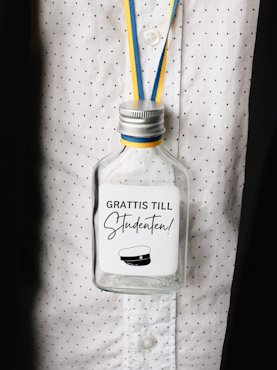 Studenthänge Shotflaska, Grattis till Studenten!