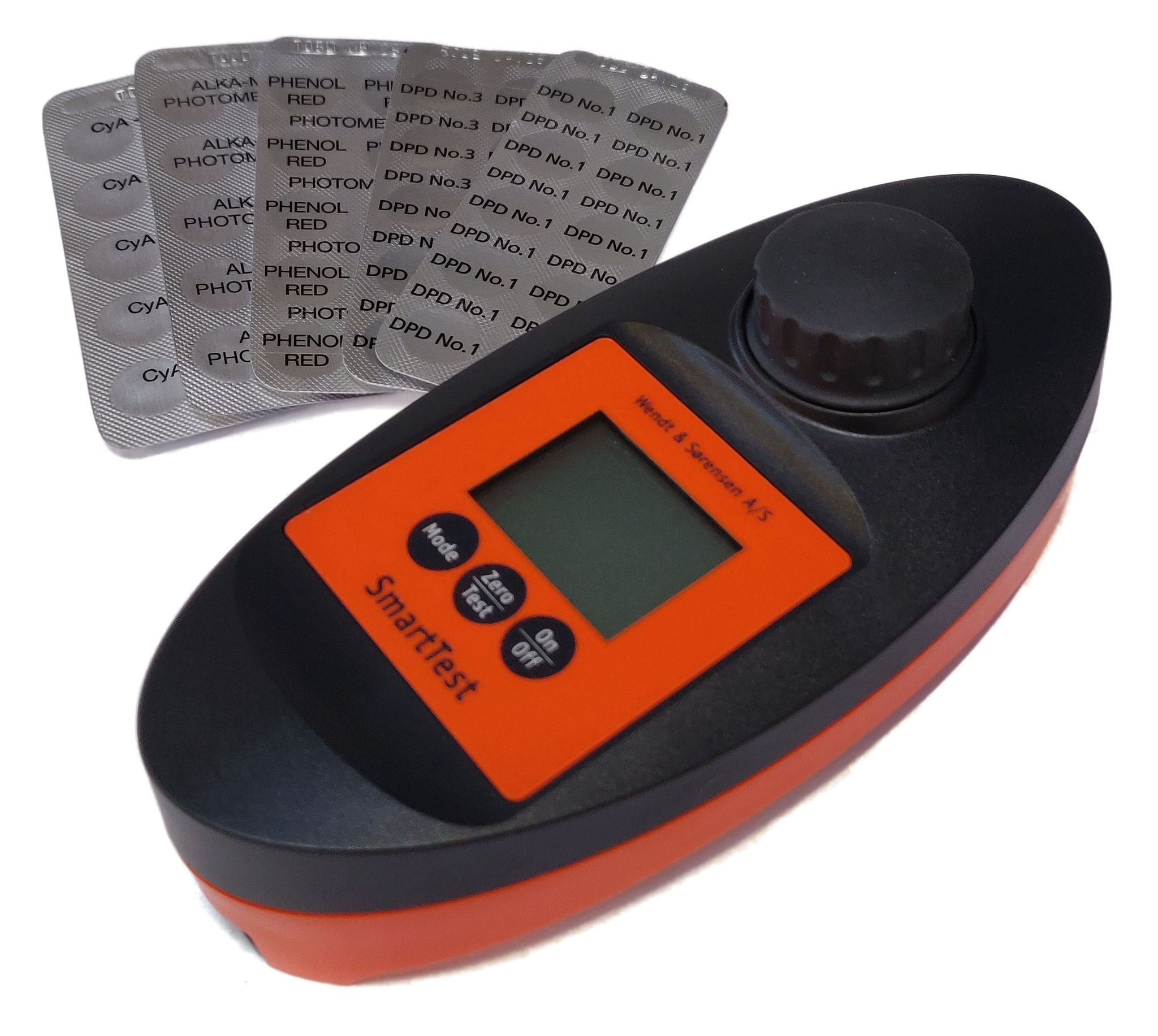 SmartTest är en fotometer som exakt mäter fritt och totalt klor, pH, cyanursyra (om man använder stabiliserat klor) och brom, utom alkalinitet.
