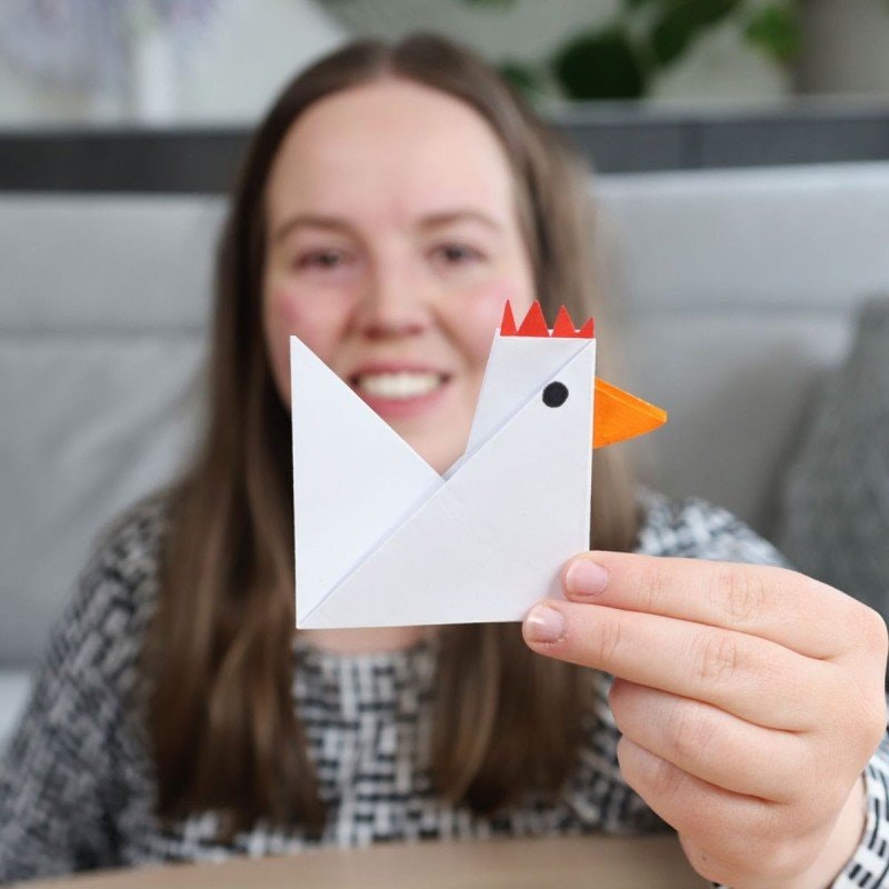Vik en enkel kyckling av papper