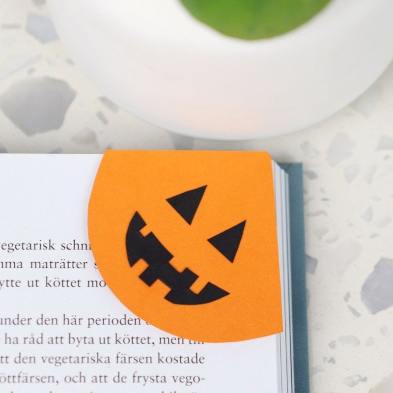 Halloweenpyssel - Bokmärke av kuvert
