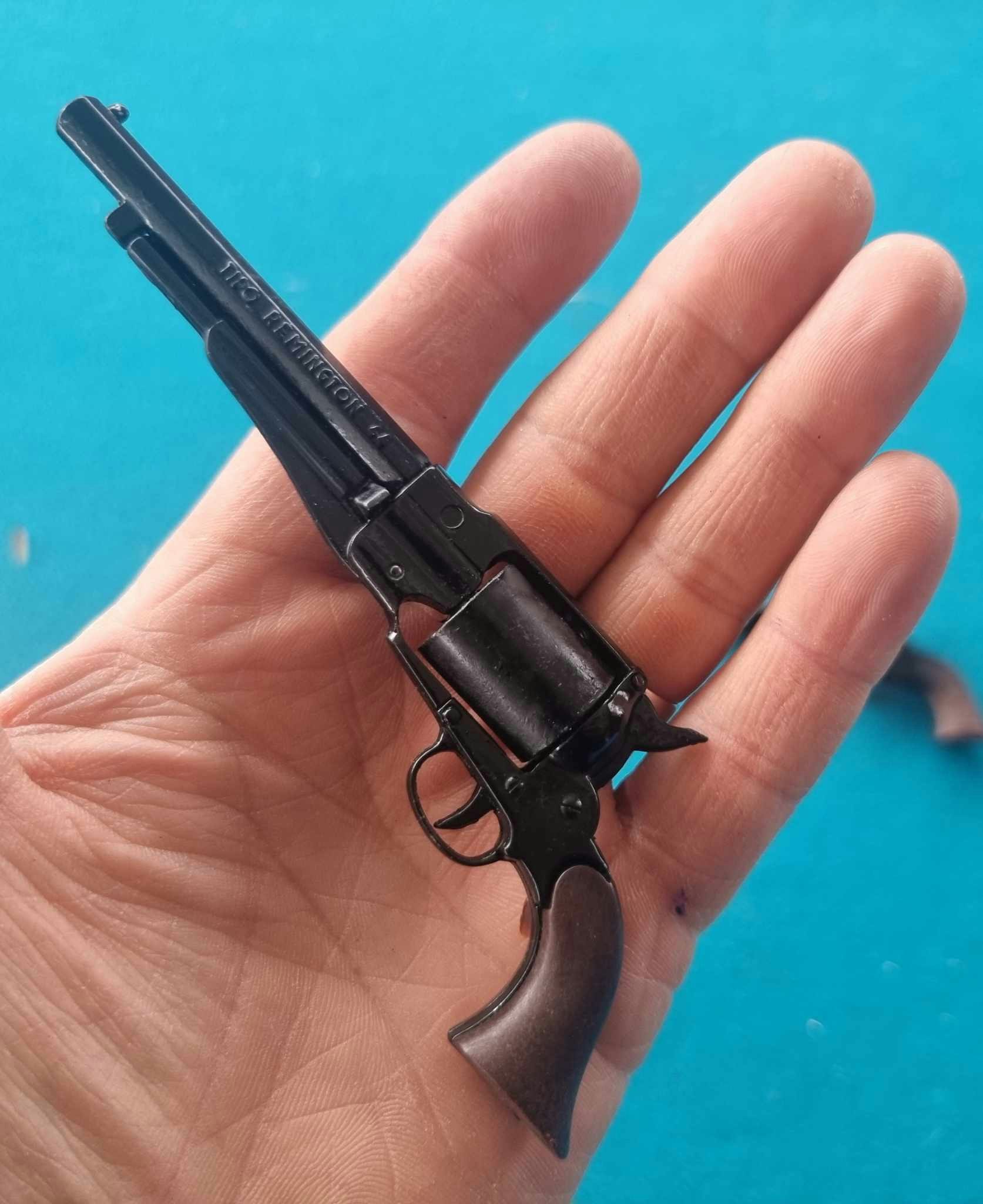 Uniwerk Italy Remington revolver Miniatyrmodell