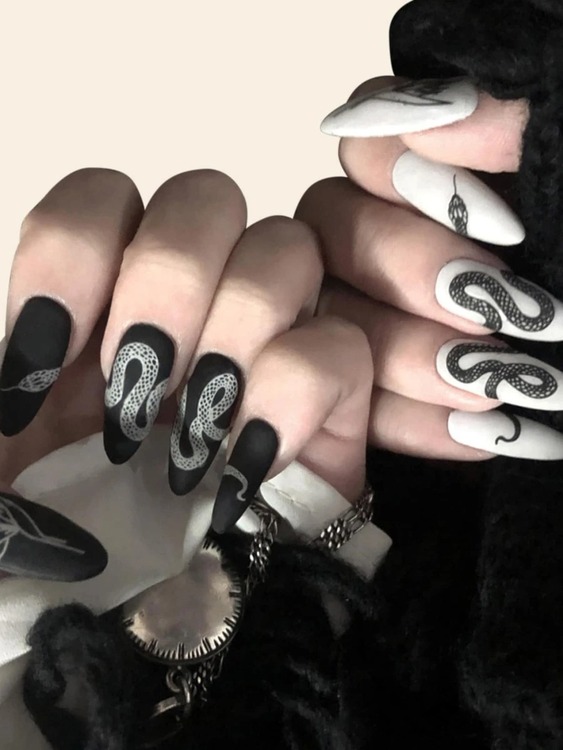 24 vita-svarta naglar med