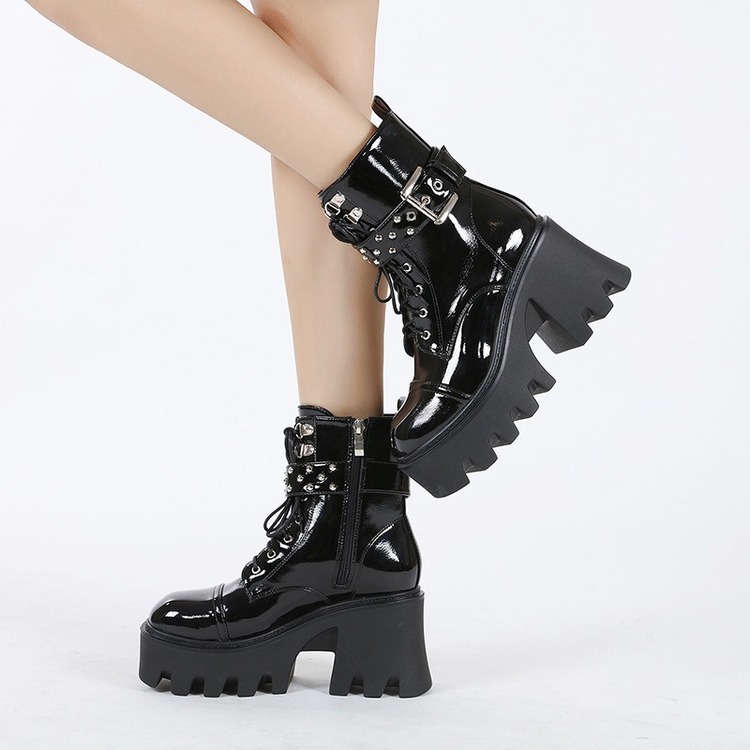 Iriseva svarta boots