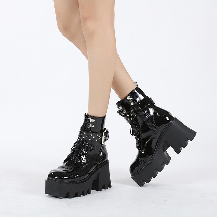 Iriseva svarta boots