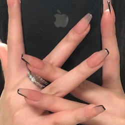 24 färgmatchande falska naglar