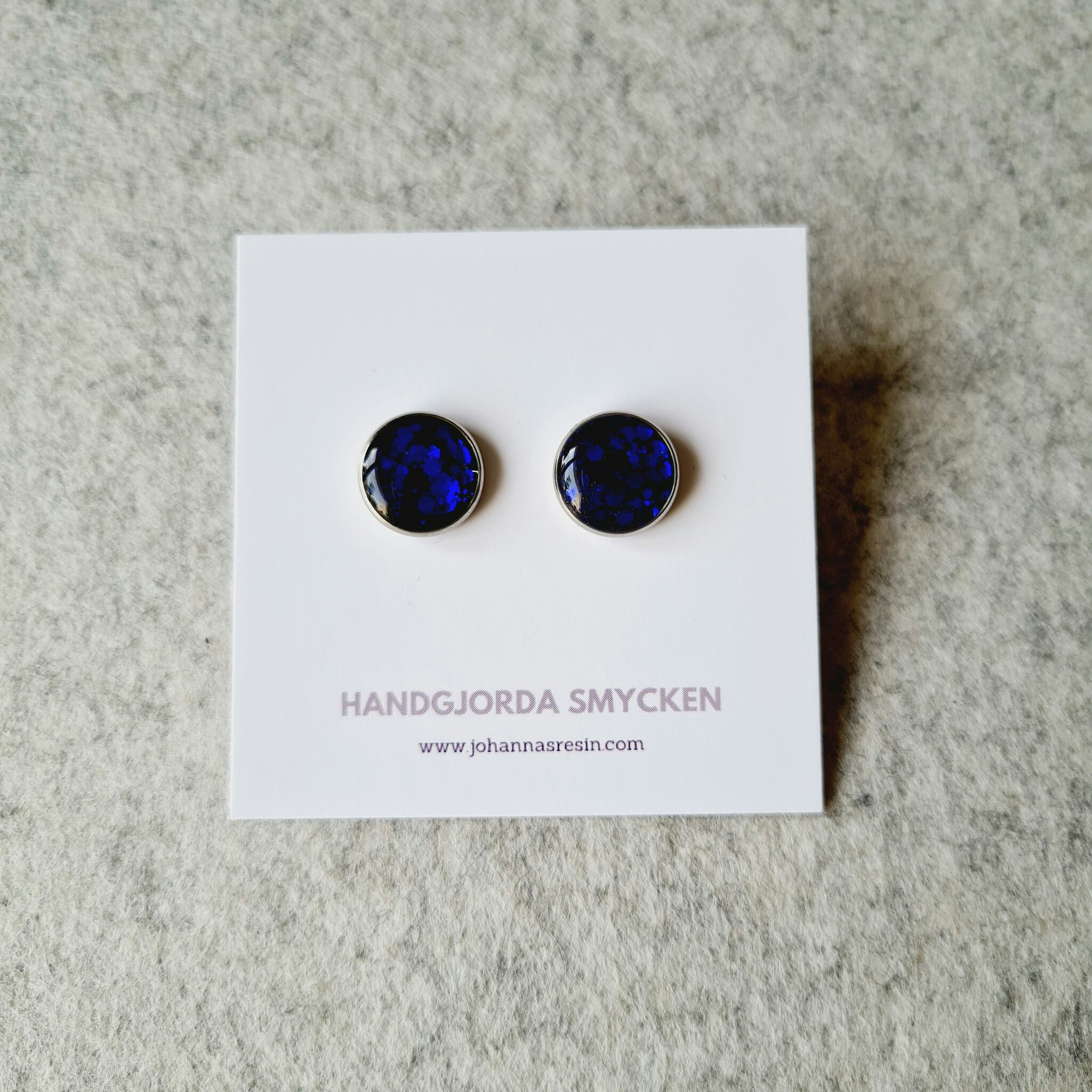 Örhänge - mörkblått glitter (14 mm)